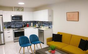 Pristine 3 Beds 2 Washroom Guest Suite