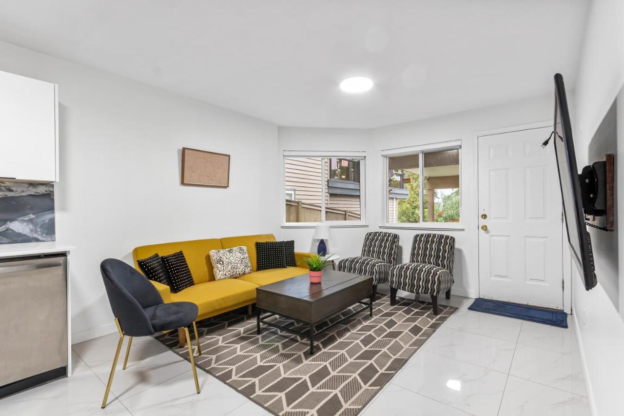 Pristine 3 Beds 2 Washroom Guest Suite Surrey Exterior photo