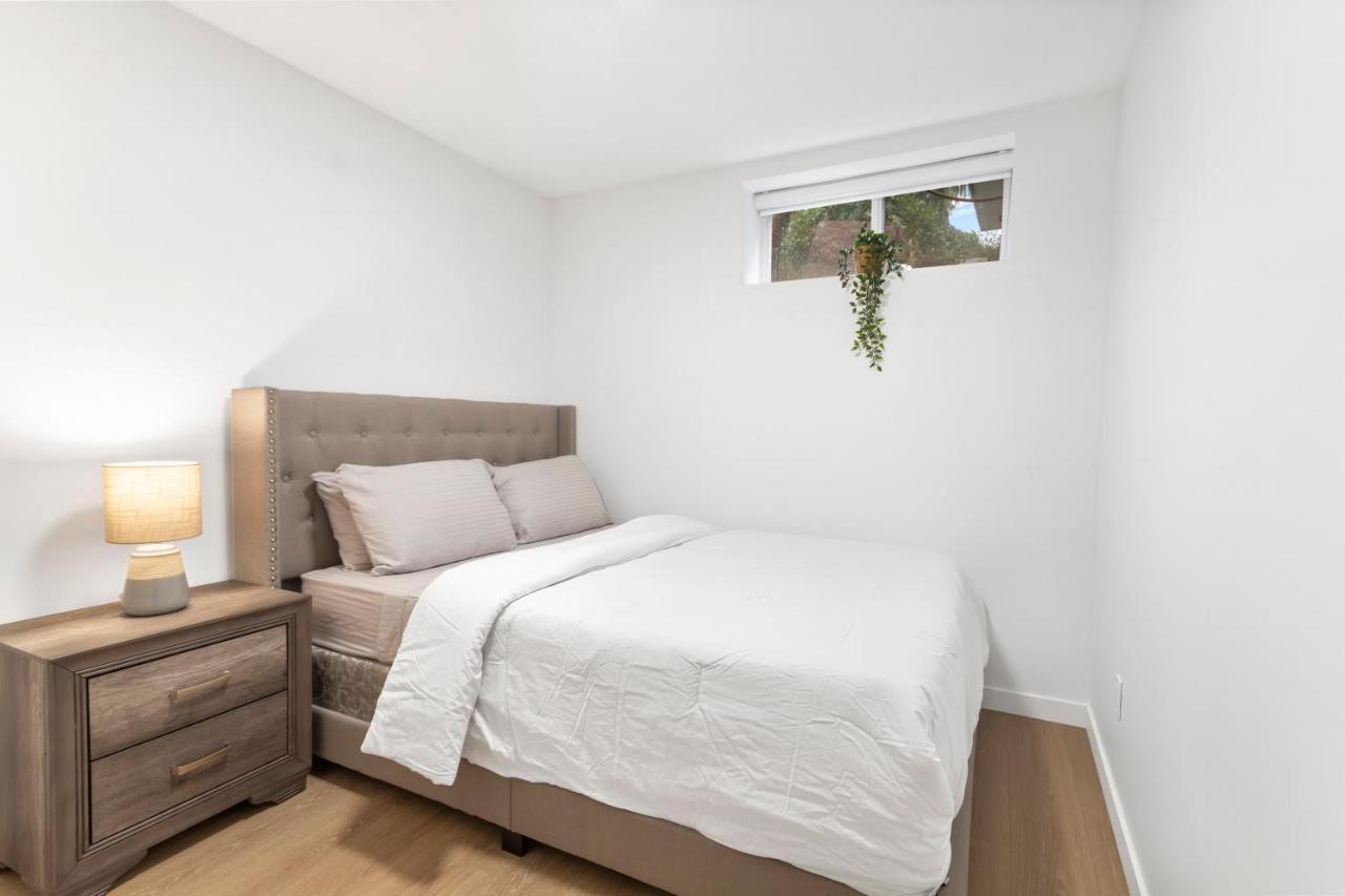 Pristine 3 Beds 2 Washroom Guest Suite Surrey Exterior photo
