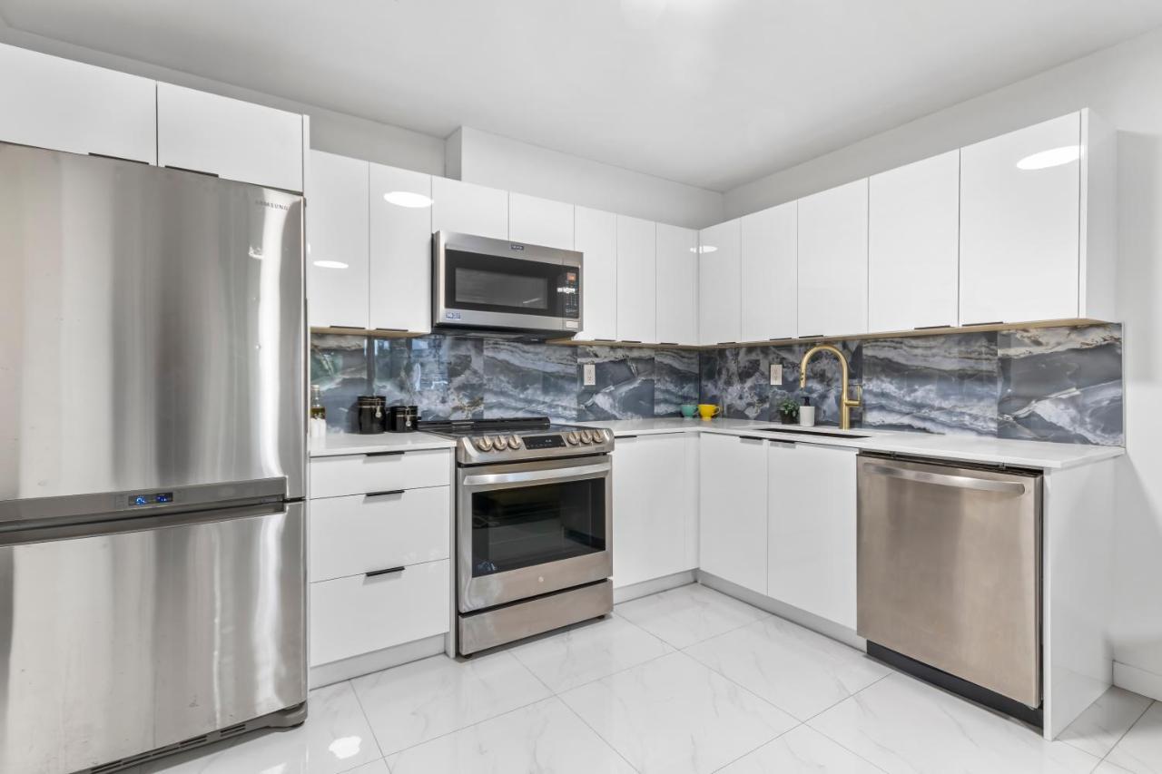 Pristine 3 Beds 2 Washroom Guest Suite Surrey Exterior photo
