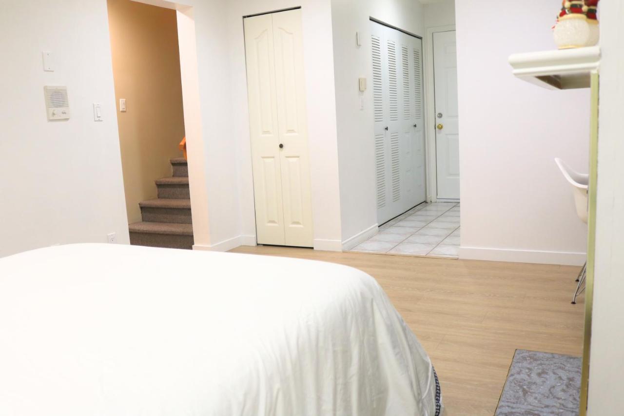 Pristine 3 Beds 2 Washroom Guest Suite Surrey Exterior photo