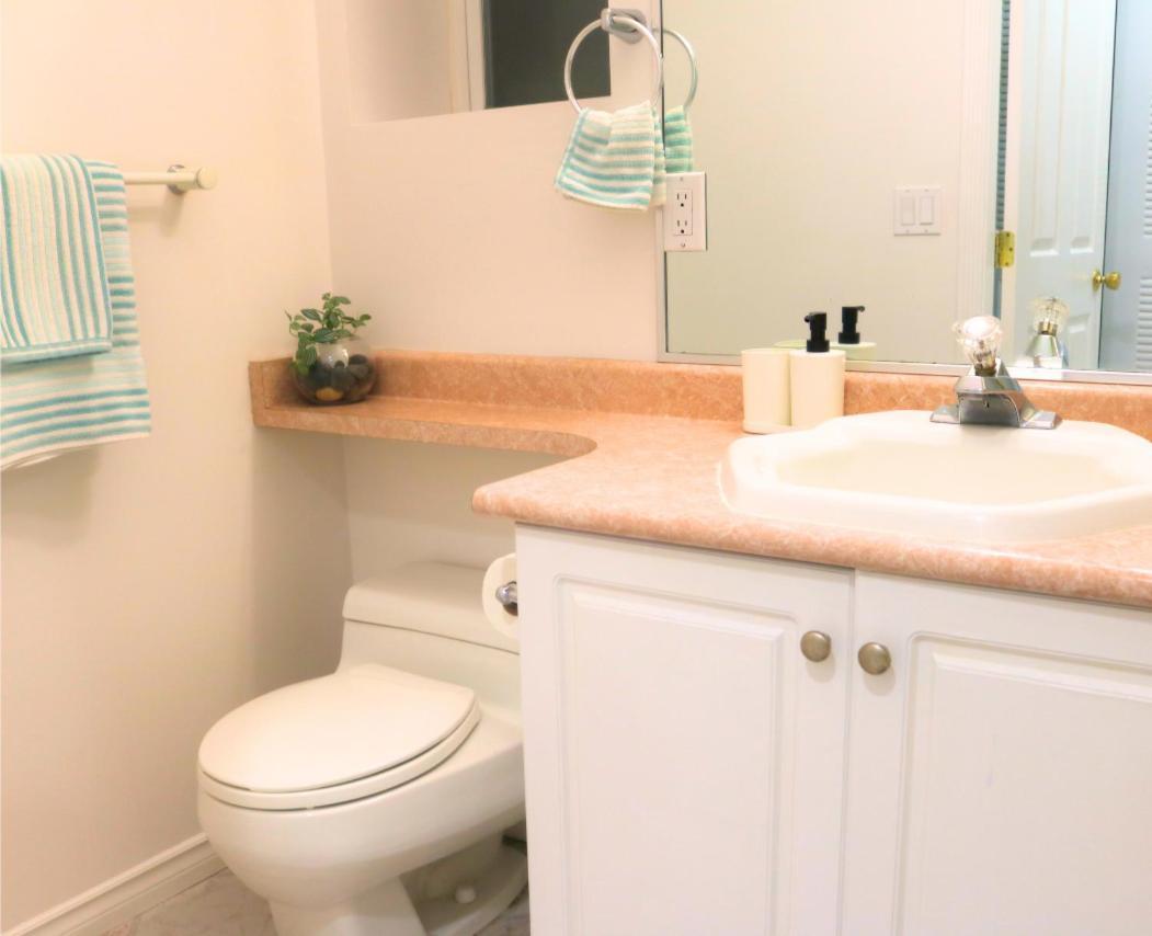 Pristine 3 Beds 2 Washroom Guest Suite Surrey Exterior photo