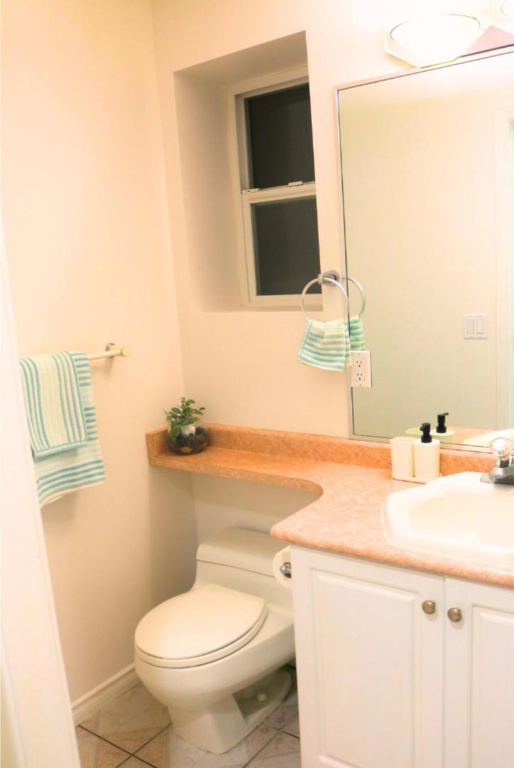 Pristine 3 Beds 2 Washroom Guest Suite Surrey Exterior photo